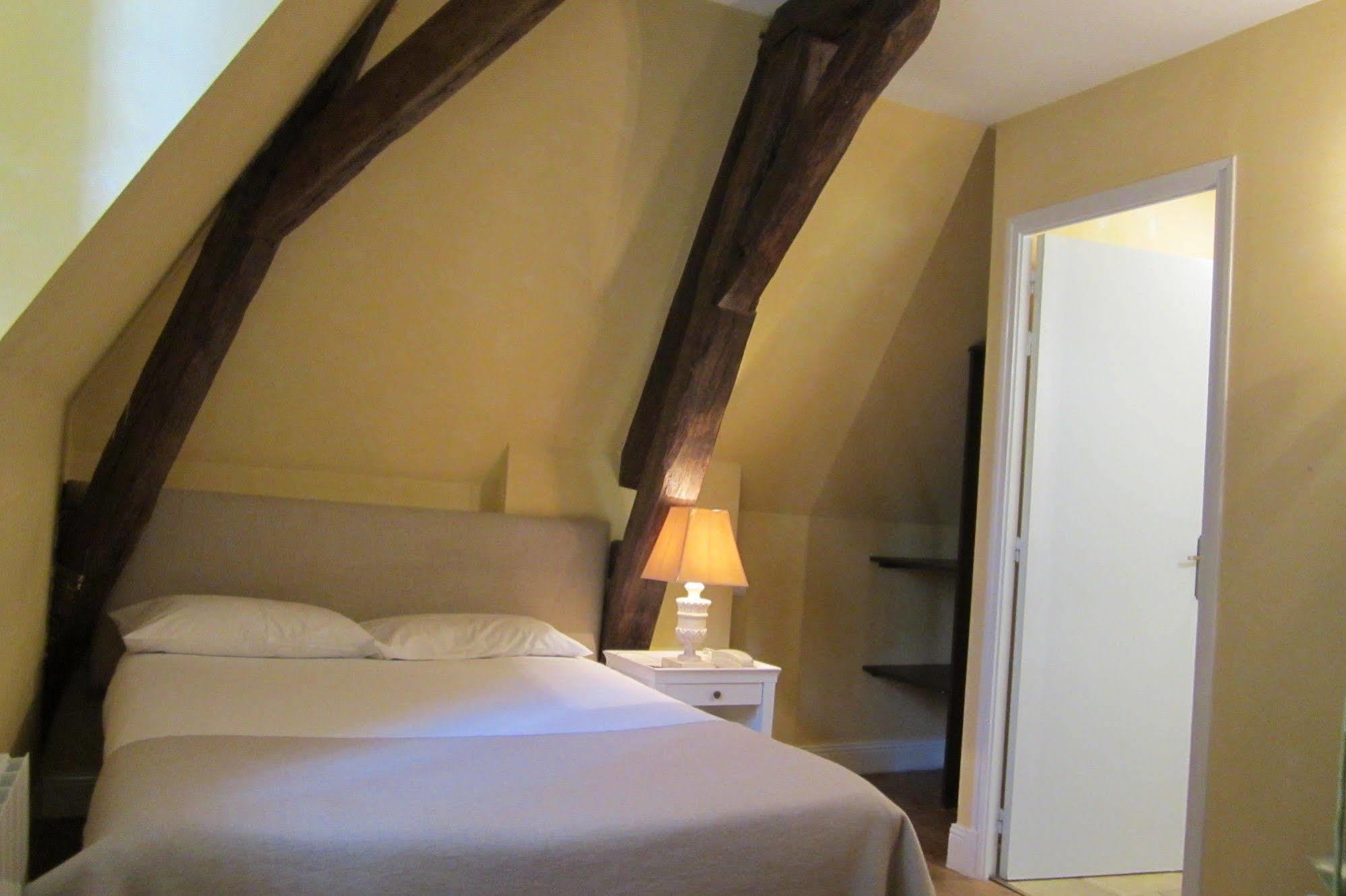 Chateau De Lazenay - Residence Hoteliere Bourges Exterior photo